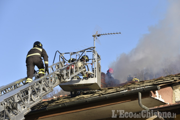 Porte: incendio a un camino, traffico deviato per un&#039;ora