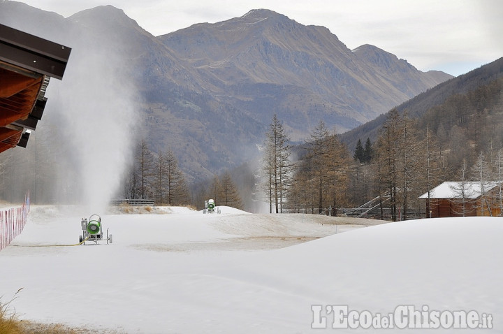 Sci di fondo a Pragelato: aperto un anello di 700 metri con la neve artificiale