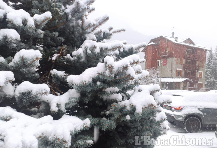 Neve sulla Via Lattea, Pragelato revoca il divieto di accensione fuochi e petardi