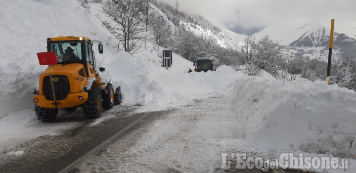 Pragelato: Sr 23 del Sestriere interrotta da una slavina a Soucheres Basses