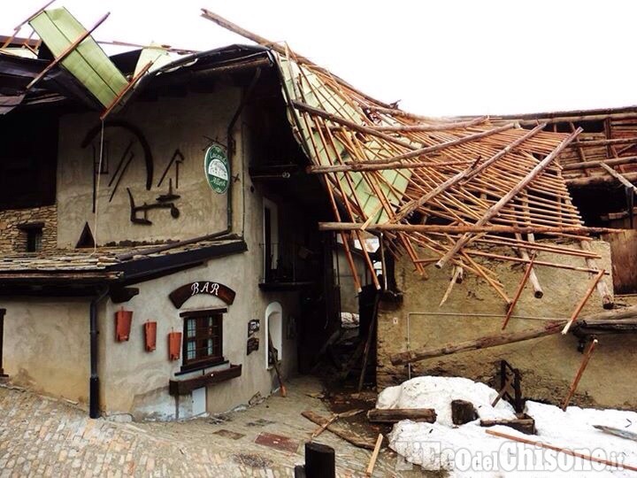 Vento forte a Pragelato: scoperchiata casa nel villaggio di Allevé