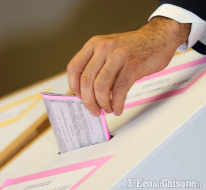 Referendum costituzionale: a Pinerolo in centinaia chiedono il rinnovo della tessera elettorale
