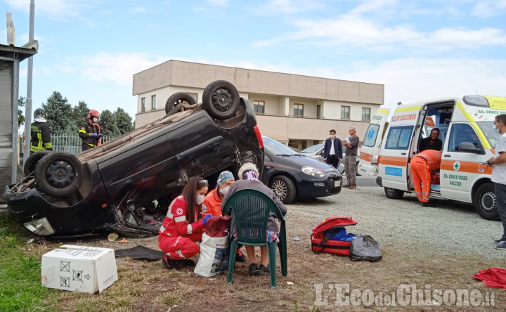 Revello, quattro feriti in uno scontro fra auto