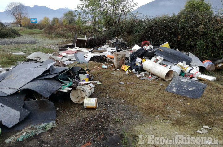 Piossasco: rifiuti abbandonati nei campi, Gev a caccia dello svuotacantine abusivo