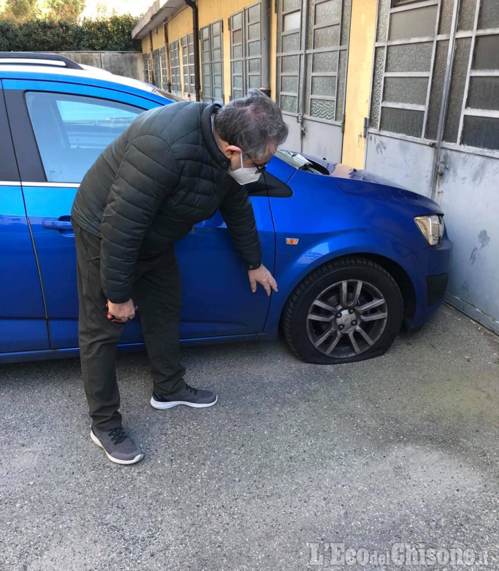 Rivalta: ha segnalato episodi di spaccio a Pasta, bucate le gomme al presidente di quartiere