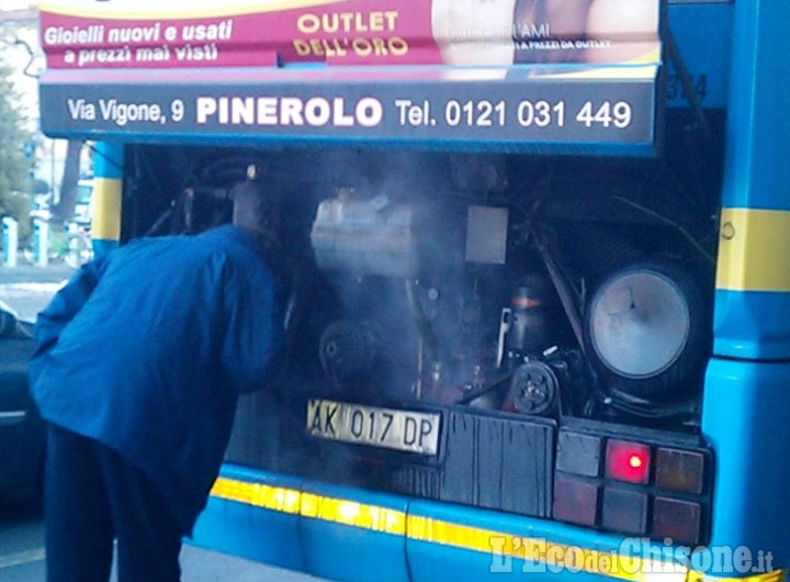 Pinerolo: un altro bus Sadem in fiamme nel deposito di Riva
