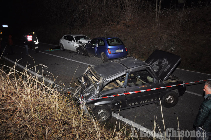 Incidente a Sanfront: scontro fra tre auto, muore impiegata di 51 anni