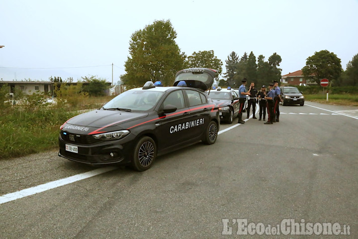 Lanciava sassi sull'autostrada, senzatetto arrestato per resistenza: tre molotov nel suo rifugio a None