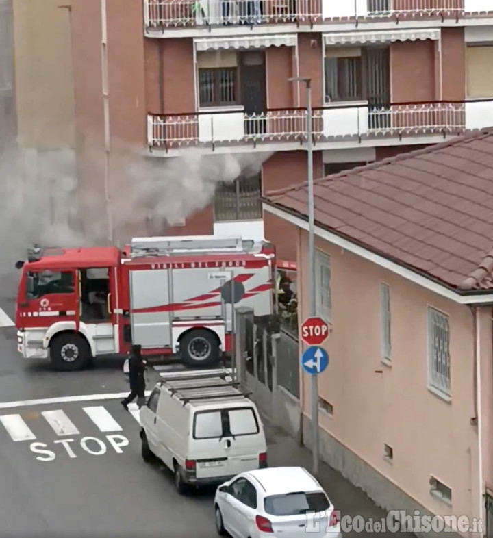 Nichelino: fiamme in un alloggio di via Di Nanni, l'intervento dei Vigili del fuoco