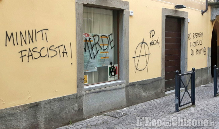 Pinerolo:imbrattata facciata sede Pd
