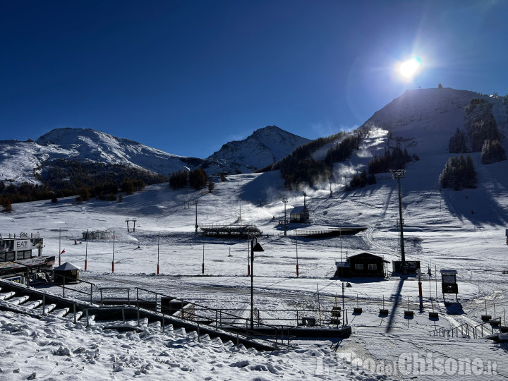 La prima nevicata della stagione ha imbiancato Sestriere e frazioni