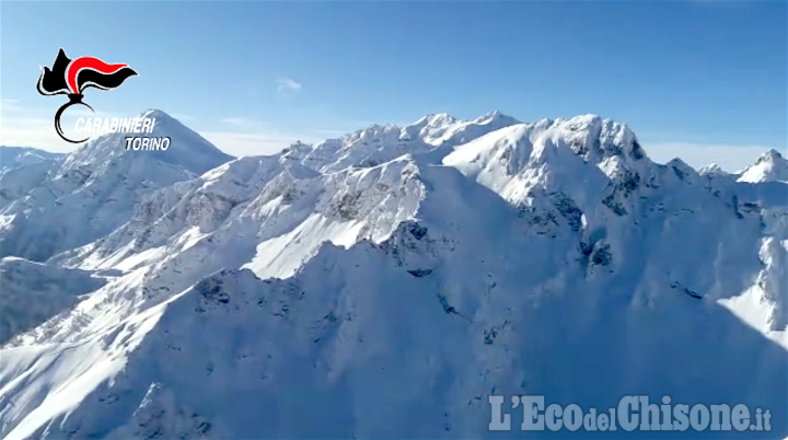 Sestriere: l&#039;elicottero dei carabinieri per monitorare il rischio valanghe