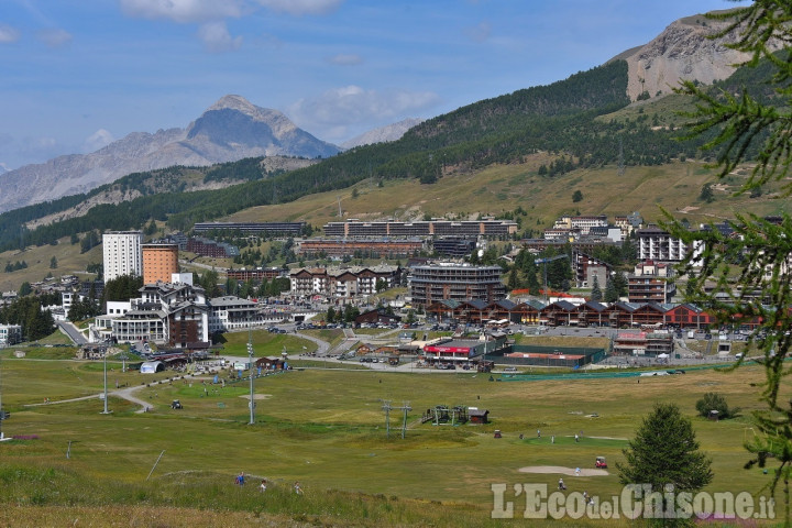 Sestriere: due casi di positività, si continua a disinfettare strade e isole ecologiche