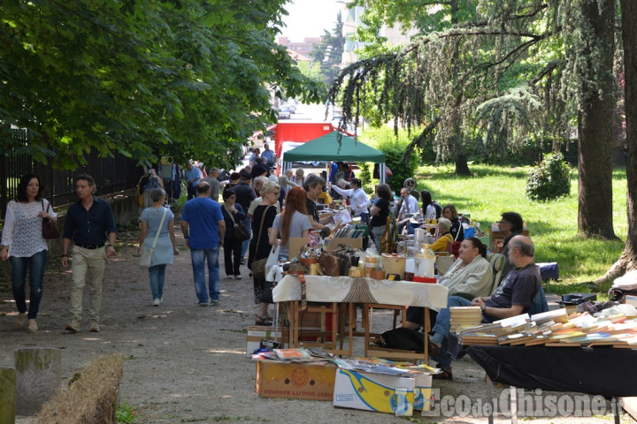 Domenica 21 mercatino dell&#039;usato sotto i viali a Pinerolo