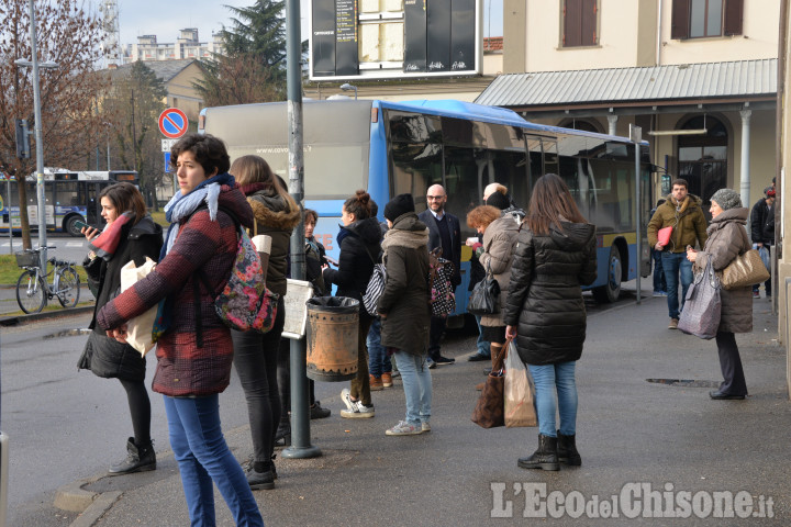 Treni: ancora ritardi e soppressioni, balletto indecoroso