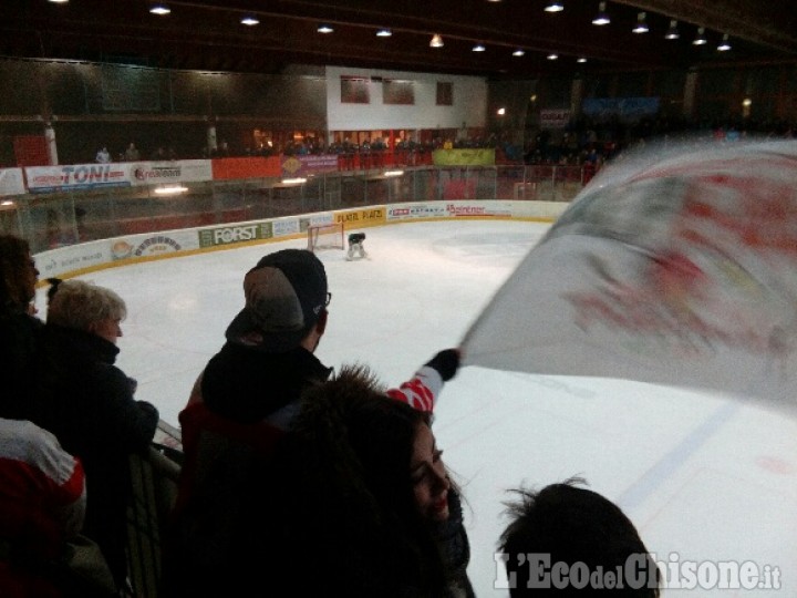 Hockey ghiaccio, finale a Bressanone: gara 1 va agli altoatesini, Valpe sconfitta 4 a 2