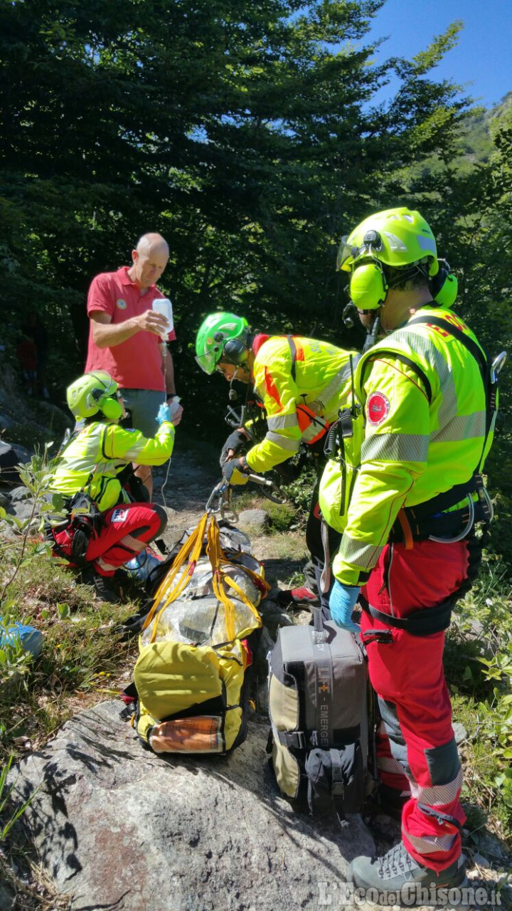 Malore sui monti in Valsangone, soccorso in elicottero 42enne di Trana