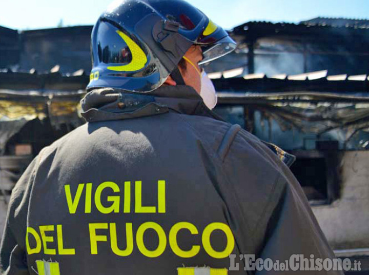 Bagnolo: incendio in una palazzina, tre persone al Cto