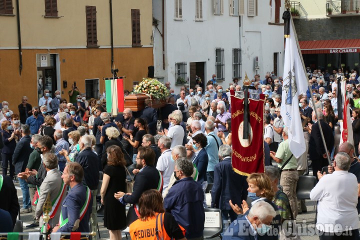 Vigone: grande partecipazione al funerale del sindaco Luciano Abate