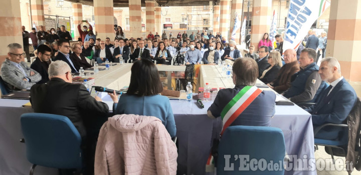 Le atlete del Volley Pinerolo, cittadine onorarie di Villafranca