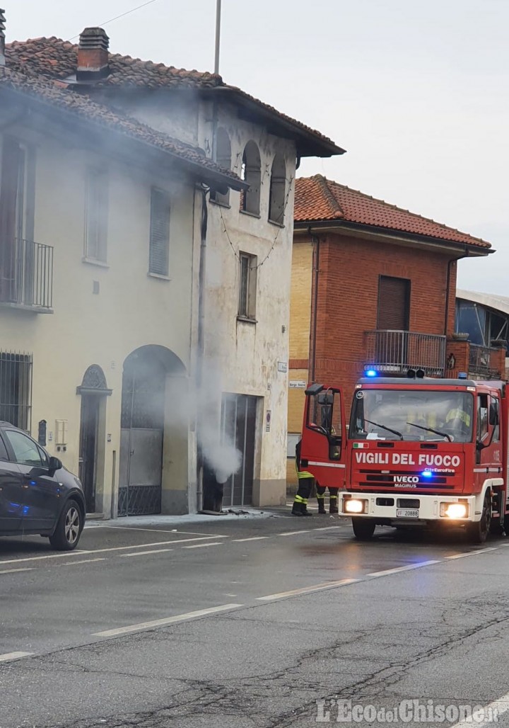 Maltempo: Villafranca, un fulmine manda in fiamme una centralina elettrica
