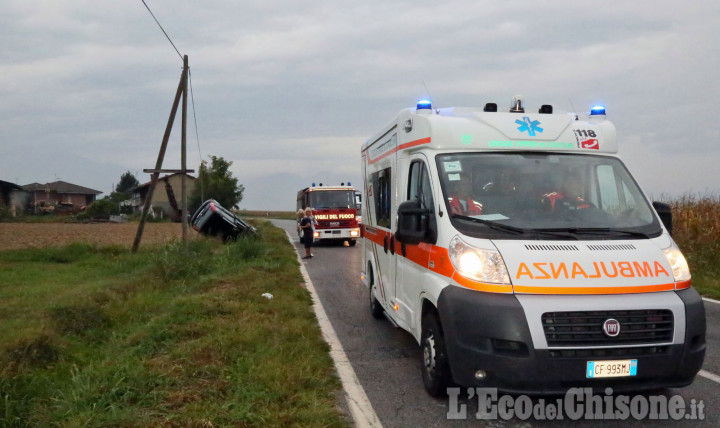 Villafranca: auto fuori strada sulla Sp151, muore una donna di 53 anni