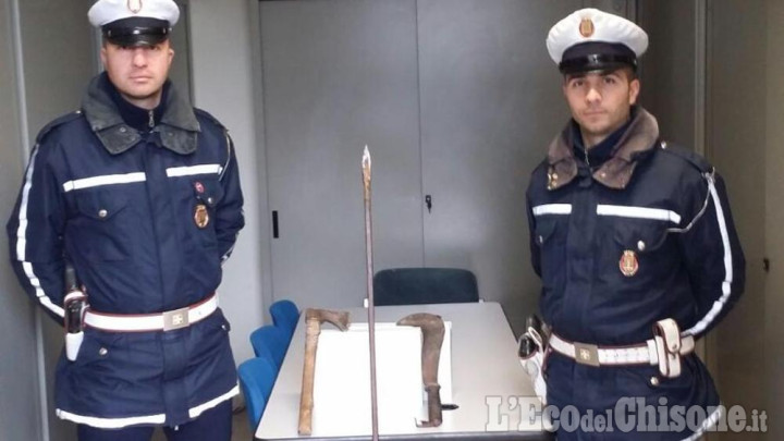 Volvera: caccia al cinghiale con lancia e machete, denunciati dalla Polizia locale 