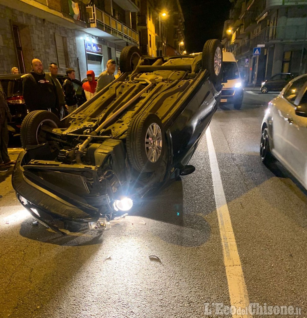 pauroso incidente a nichelino auto inseguita dai carabinieri travolge una punto che si ribalta l eco del chisone