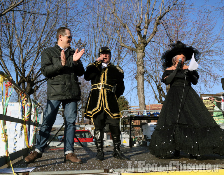 Piobesi la sfilata dei carri di Carnevale