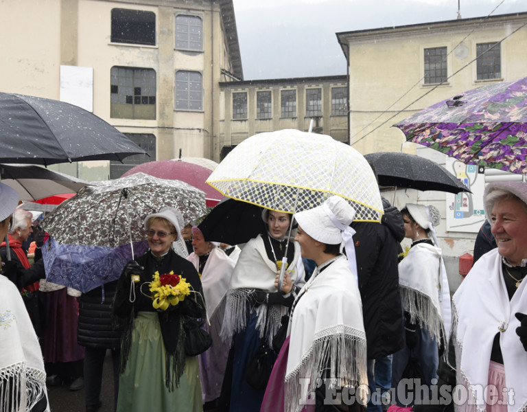 Festa dei valdesi, il corteo in Val Chisone