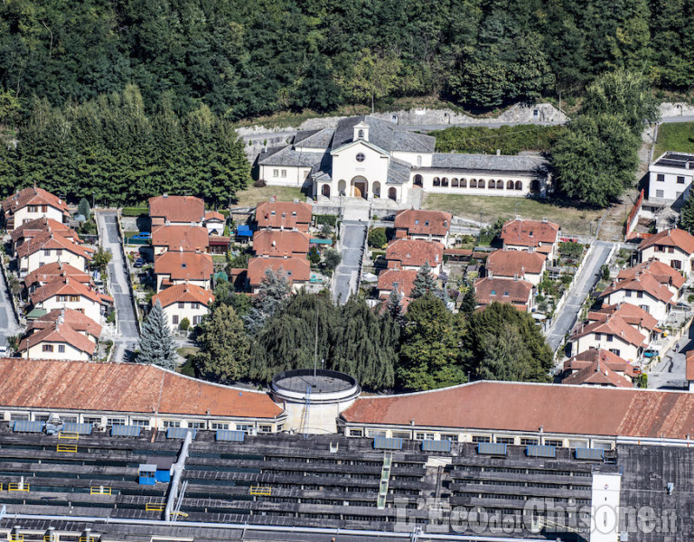 &quot;Il paese inventato&quot;. Dietro le quinte della tavola rotonda di L&#039;EM al Museo del Cuscinetto di Villar Perosa