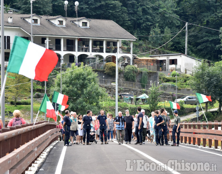 Torre Pellice: taglio del nasto al nuovo ponte Bertenga