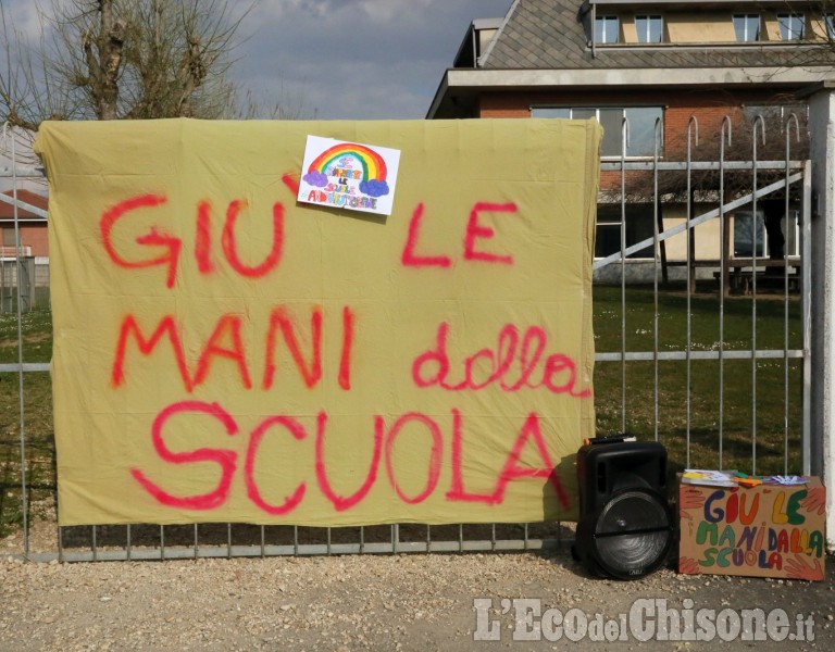 None: Giù le mani dalla scuola 