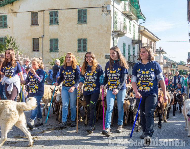 Bobbio Pellice: Tanta gente alla fiera d'la Calà