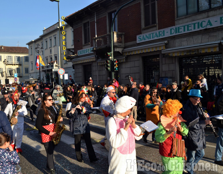 A Nichelino bagno di folla per il Carnevale
