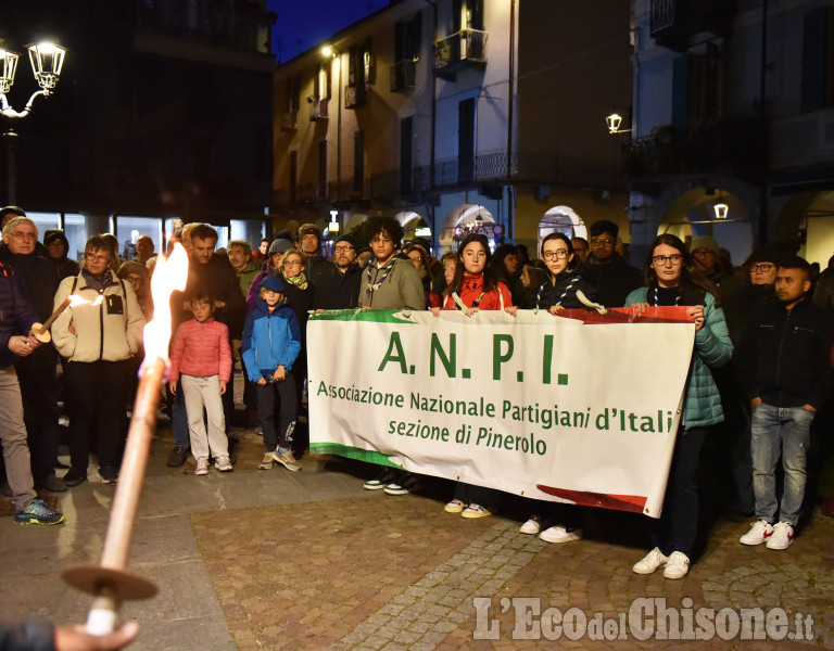 Pinerolo:Fiaccolata per il 25 Aprile in piazza Facta