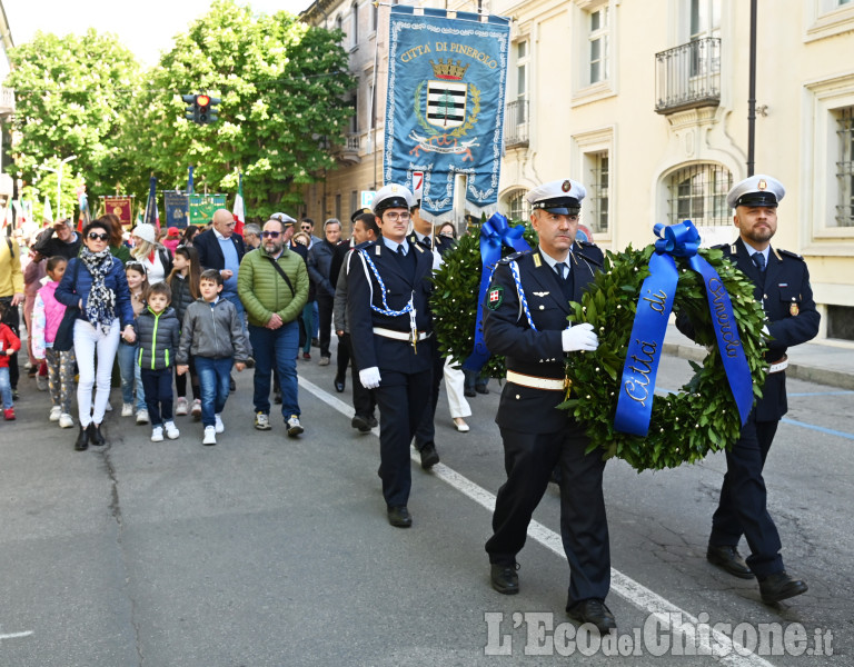 Pinerolo: 25 aprile e Festa della Liberazione, le immagini del corteo 