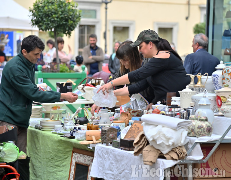 Pinerolo: Mercatino delle pulci