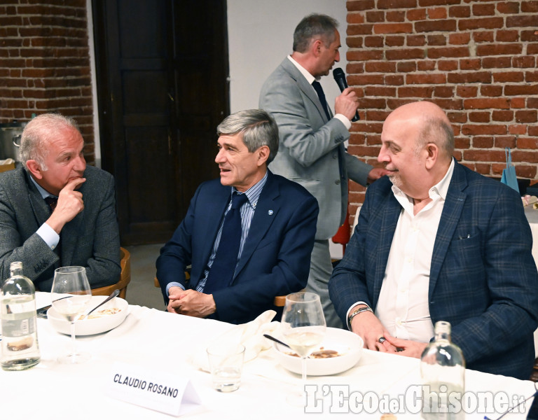 Cena sezionale degli arbitri pinerolesi: tantissimi giovani e quote rosa in grande crescita.