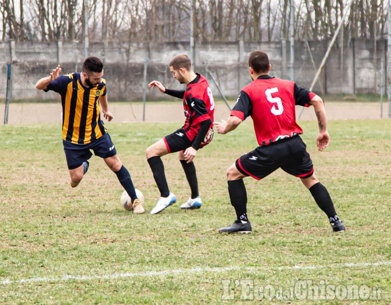 Calcio Seconda categoria: Tetti ferma Piossaschese