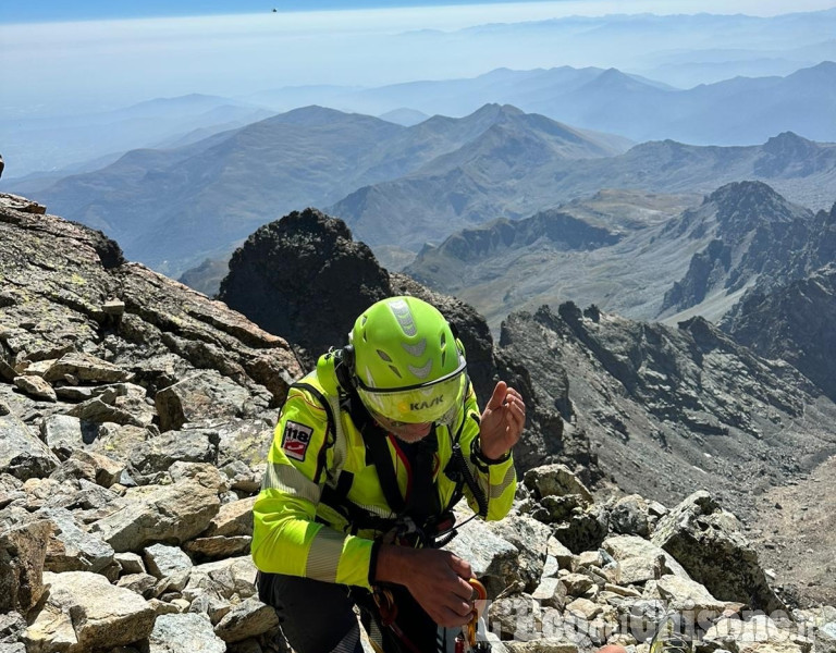 Raggiunto dal Soccorso Alpino l'alpinista infortunato durante la discesa dal Monviso