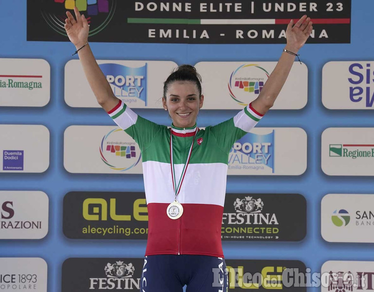 Ciclismo donne, Eleonora Gasparrini festeggia la maglia tricolore under 23 in linea