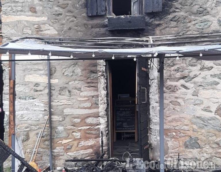 Incendio all'Alpe Pintas di Usseaux, fiamme limitate alle parti esterne