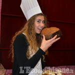 Pinerolo: Panettone in vetrina