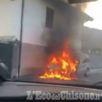Luserna, auto in fiamme