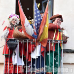 Pinerolo, folla attorno al Carnevale senza carri