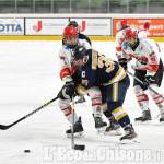 Hockey ghiaccio amichevole tra Bulldogs e college statunitense