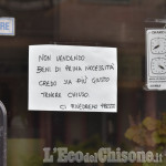 Effetto Coronavirus: dialoghi a distanza sui muri o sulle serrande abbassate