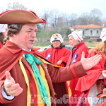 Grande partecipazione al Carnevale di Pinerolo tra maschere al pomeriggio, carri e musica in serata