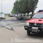 None: auto in fiamme nel parcheggio di Safim, l'intervento dei Vigili del fuoco